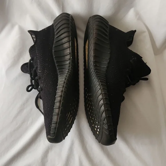 Adidas Yeezy Boost 350 V2 Copper Stripe is available for purchase on au PAY  Market - Imported Goods Online Store Co.Ltd. | au PAY Market - Online  Shopping Site